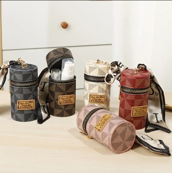 NWT Barrel Bag Keychain Charm - Picture 2 of 5